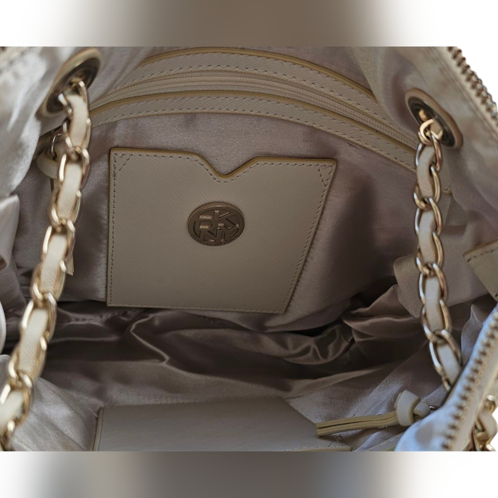 DKNY Creamy Quilted Crossbody/Shoulder Bag. Versatile Neutral Transitional - Picture 4 of 9